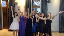 Sto dni do matury BIZNES, Edukacja - Sezon studniówkowy rozpoczęty. W czwartek uczniowie Społecznego LO STO przy Fabrycznej wielkim balem rozpoczęli odliczanie do egzaminu dojrzałości.