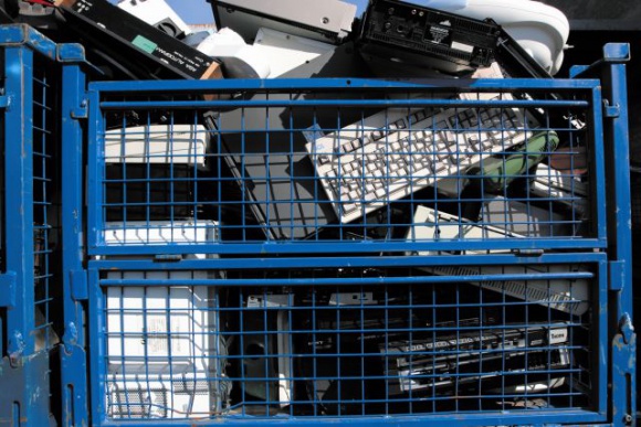 Ostatnia szansa na pozbycie się elektrośmieci w kwietniu! BIZNES, Edukacja - Płock uczestniczy w ogólnopolskim programie edukacyjnym „Moje miasto bez elektrośmieci”. Jego mieszkańcy, 26.04 – jak w każdą ostatnią sobotę miesiąca będą mogli pozbyć się zużytego sprzętu elektrycznego i elektronicznego. Gdzie?