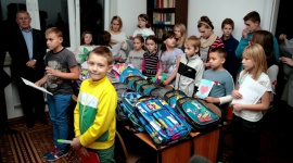 MCKB i Takeda Pharma dla dzieci z Klubu św. Mateusza w Łodzi BIZNES, Edukacja - W Dniu Życzliwości, 21 listopada br., firma budowlana MCKB oraz przedstawiciele japońskiego koncernu farmaceutycznego Takeda Pharma przekazali pieniądze na rzecz dzieci i młodzieży z Klubu św. Mateusza.