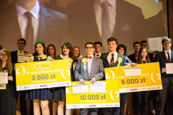 Licealista z Krzeszowic wygrał Konkurs Naukowy E(x)plory BIZNES, Edukacja - Wojciech Różowski, licealista z Krzeszowic, który stworzył od podstaw modularny system operacyjny, wygrał IV edycję Konkursu Naukowego E(x)plory. Swój autorski projekt zaprezentuje na największym konkursie informatycznym w Europie – Infomatrix.