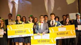 Licealista z Krzeszowic wygrał Konkurs Naukowy E(x)plory BIZNES, Edukacja - Wojciech Różowski, licealista z Krzeszowic, który stworzył od podstaw modularny system operacyjny, wygrał IV edycję Konkursu Naukowego E(x)plory. Swój autorski projekt zaprezentuje na największym konkursie informatycznym w Europie – Infomatrix.