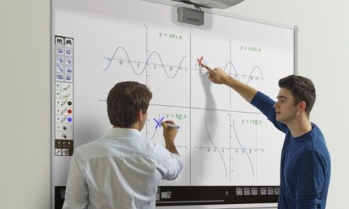 Interaktywne projektory Epson dostępne na całym świecie ze SMART NOTEBOOK