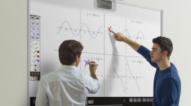 Interaktywne projektory Epson dostępne na całym świecie ze SMART NOTEBOOK BIZNES, Edukacja - Dwa nowoczesne systemy do nauczania będą dostępne łącznie, co znacznie ułatwi prowadzenie w klasach ciekawych zajęć edukacyjnych.