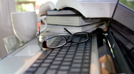 Programy ambasadorskie na uczelniach BIZNES, Edukacja - Polscy pracodawcy od wielu lat rozwijają programy praktyk i staży dla studentów. Ostatnio popularnością cieszą się projekty ambasadorskie, które tworzą bazę do budowania solidnej marki przedsiębiorstwa i pomagają w przyszłości zdobyć najlepszych kandydatów do pracy.