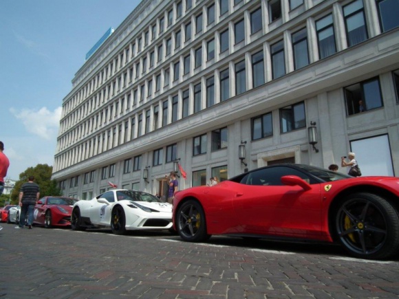 Kawalkada Ferrari Costa Baltica na dziedzińcu CBF „Nowy Świat”!