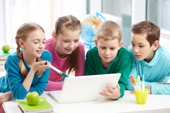 Raport Edu-Tech 2016: Polscy uczniowie poniżej średniej unijnej BIZNES, Edukacja - Raport Edu-Tech 2016 poświęcony nowoczesnej nauce i technologiom w świecie edukacji odsłania mało optymistyczny stan polskiego szkolnictwa.