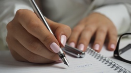 Kobiety na wysokich… szczeblach BIZNES, Edukacja - Kobiety w zarządach spółek wciąż stanowią mniejszość. Mimo, że eksperci, również ci płci męskiej, od lat podkreślają, że tzw. uwarunkowania charakterologiczne i predyspozycje kobiet czynią z nich idealne kandydatki na prezesów firm