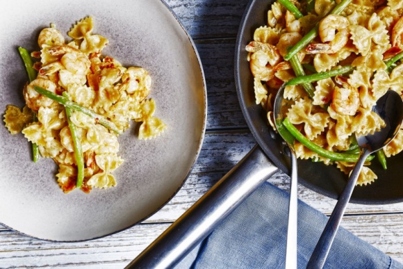 Piękne znaczy smaczne. Kilka rad jak profesjonalnie fotografować jedzenie BIZNES, Edukacja - - Robiąc zdjęcie potrawie, warto zadbać o elementy, które jeszcze ją uatrakcyjnią. Świetnym dodatkiem są świeże zioła czy akcesoria kuchenne, które wyróżnią nasz kadr spośród innych – podpowiada Maciej Zaczek, fotograf współpracujący z programem „Lubella inspiruje i edukuje”.