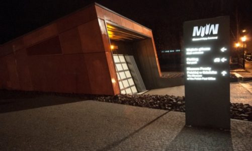 Muzeum II Wojny Światowej w Gdańsku z systemem informacji wizualnej