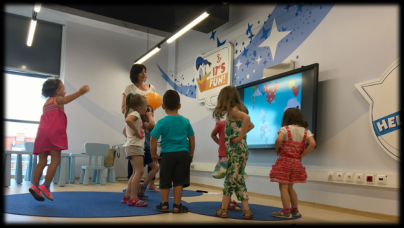 Nauka języka angielskiego połączona z zabawą dzięki Disney English! BIZNES, Edukacja - Od początku października w sieciach szkół języków obcych Profi-Lingua oraz Empik School w 28 miastach ruszają kursy j. angielskiego dla dzieci w wieku 4-7 lat prowadzone metodą Disney English. Metoda ta to całkowite zanurzenie się w języku w towarzystwie postaci bajek Disneya.