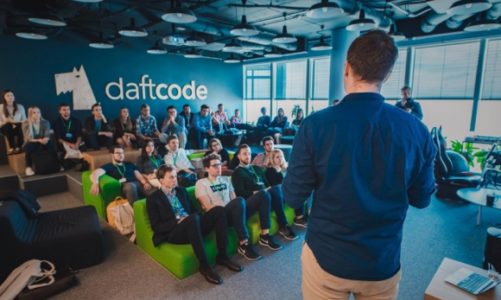 Bezpłatne szkolenia, które przygotują studentów do pracy w startupach
