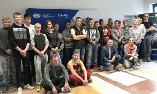 Lekcje posadzkarstwa cieszą się ogromnym zainteresowaniem młodzieży