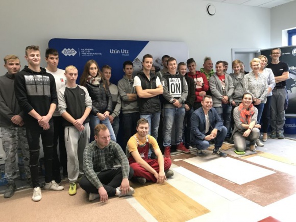 Lekcje posadzkarstwa cieszą się ogromnym zainteresowaniem młodzieży