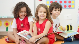 Kanadyjska sieć Maple Bear wchodzi na poznański rynek edukacyjny BIZNES, Edukacja - Maple Bear – globalna sieć dwujęzycznych przedszkoli, szkół podstawowych i średnich – wchodzi na poznański rynek. Poznań jest jednym z 16 miast, w których uczniowie będą mogli korzystać z dwujęzycznej, kanadyjskiej formuły kształcenia, bazującej na polskim programie nauczania.