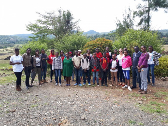 Warszawska pedagog i były student PW założyli w Afryce szkołę średnią BIZNES, Edukacja - IASMA to powstała w Kenii międzynarodowa szkoła średnia skupiająca się na nauce przedmiotów ścisłych. W jej organizację zaangażowała się warszawska pedagog i szkoleniowiec Marta Hendzel.