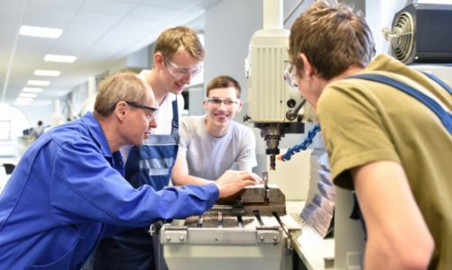 A może jednak technikum lub szkoła branżowa? – trwa rekrutacja do szkół średnich