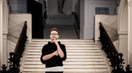 Spektakl Teatru Żydowskiego „Proszę bardzo” w Zachęcie BIZNES, Kultura - Teatr Żydowski rozpocznie sezon dawno niegranym spektaklem „Proszę bardzo” w reż. Wiktora Rubina. Premiera odbyła się ponad rok temu w Narodowej Galerii Sztuki Zachęta.