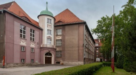 Szkoły w obliczu koronawirusa. Jak radzą sobie z zajęciami online? BIZNES, Edukacja - W związku z koronawirusem Zespół Szkół Budowlano-Elektrycznych im. Jana III Sobieskiego w Świdnicy przeprowadził dziś lekcje online.