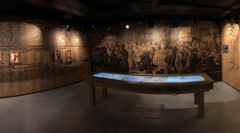 Polacy czasów Konstytucji 3 maja oczami przewodników Muzeum Polskiej Wódki BIZNES, Kultura - Jacy byli osiemnastowieczni Polacy? Czemu tak bardzo pragnęli reform? I w końcu – jaki toast mogli wznieść na cześć uchwalenia Konstytucji 3 maja? Tło społeczne oraz obyczaje Polaków doby schyłku Rzeczypospolitej Obojga Narodów nakreślają przewodnicy Muzeum Polskiej Wódki.