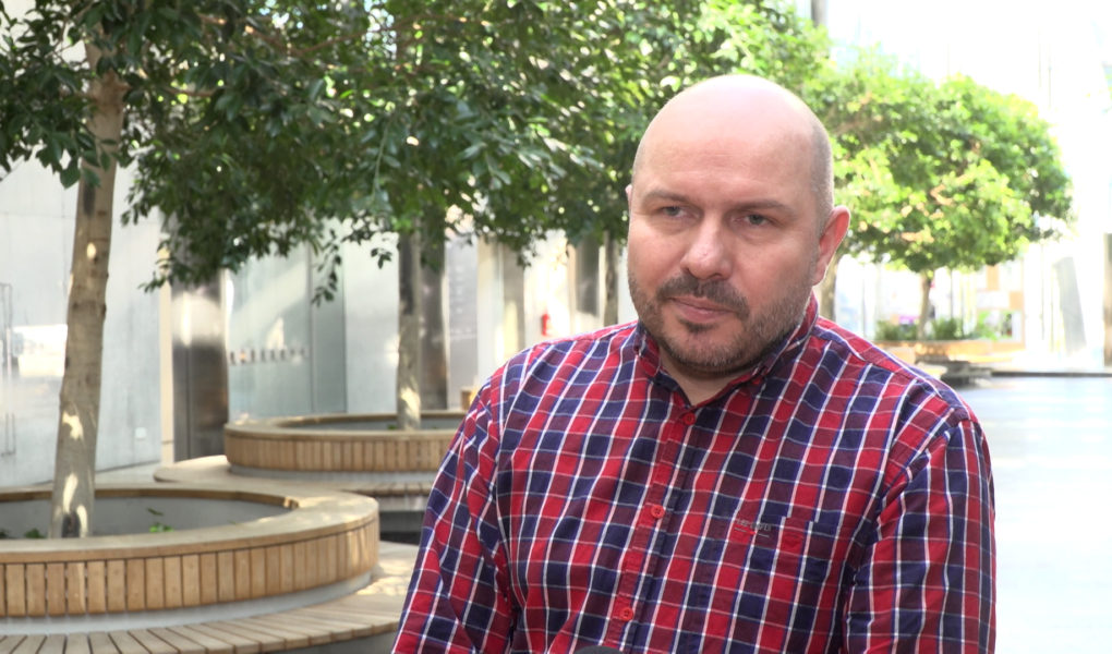 jemielity-lek-covid-foto-1 W poszukiwaniu leku na COVID-19 naukowcy poddają badaniom miliony substancji. Odkrycie skutecznej terapii może jednak potrwać wiele lat