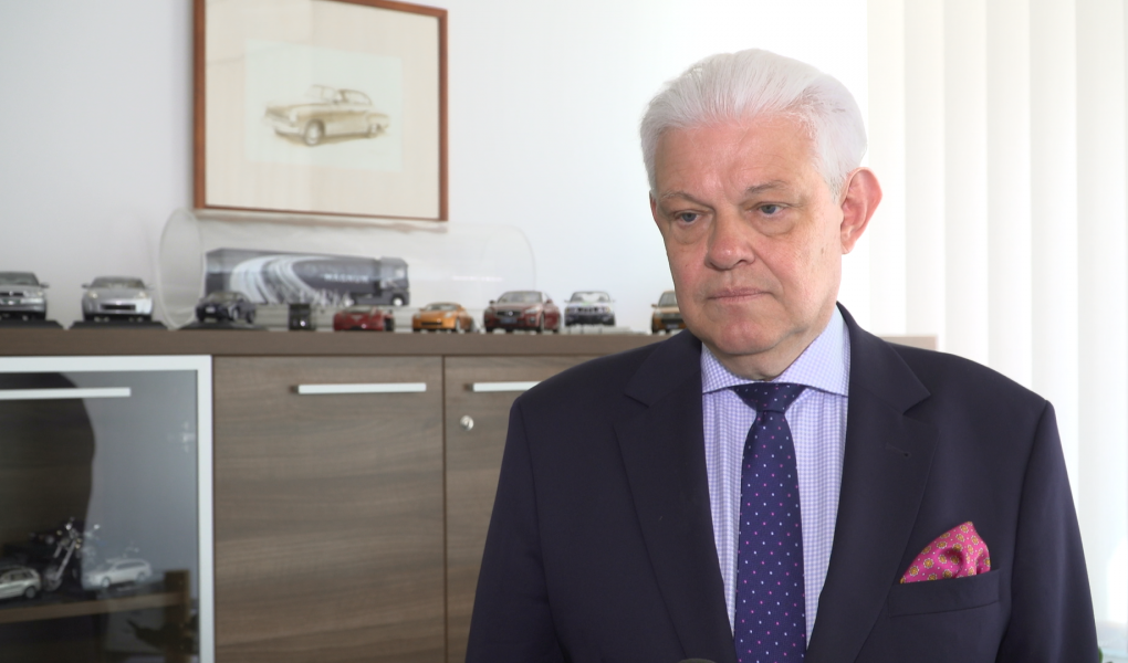 farys-auta-spalinowe-foto Tylko do 2035 roku będzie można kupić w UE samochód napędzany benzyną lub dieslem. Polski resort sprawiedliwości zapowiada sprzeciw