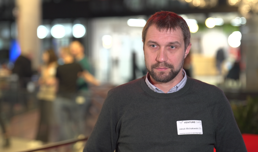 smart-lawki-foto_2 Polskie solarne meble miejskie zyskują uznanie za granicą. Montowane w miastach dają dużo korzyści mieszkańcom