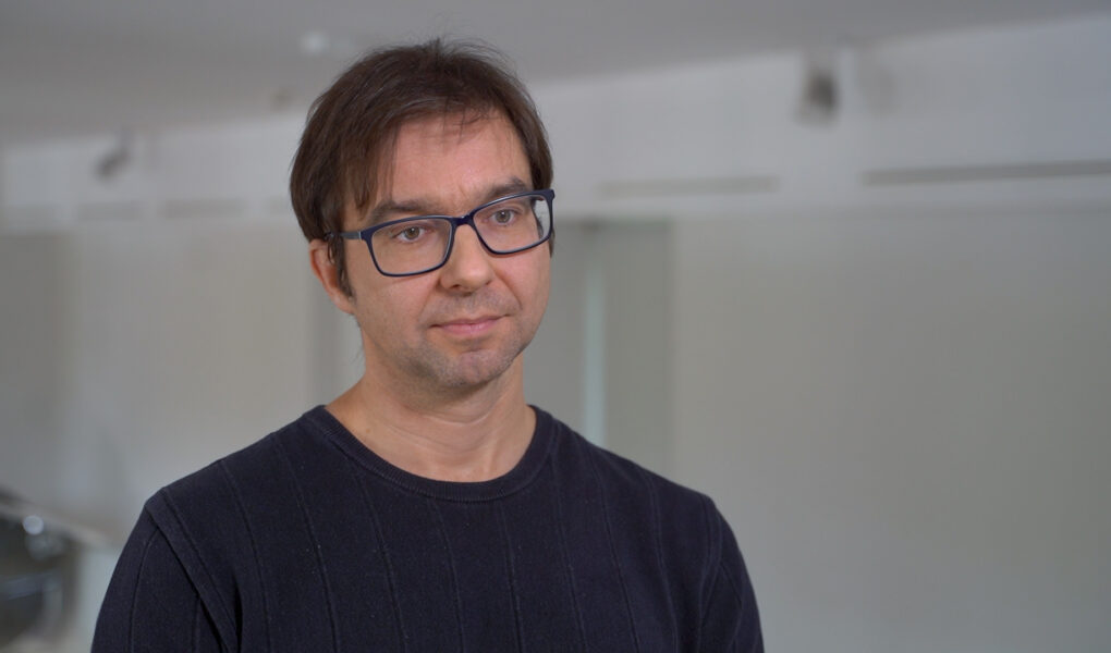 nobel-fizyka-foto Szwedzka Akademia Nauk uhonorowała lata pracy nad sztuczną inteligencją. Nagroda Nobla trafiła do twórców sztucznych sieci neuronowych